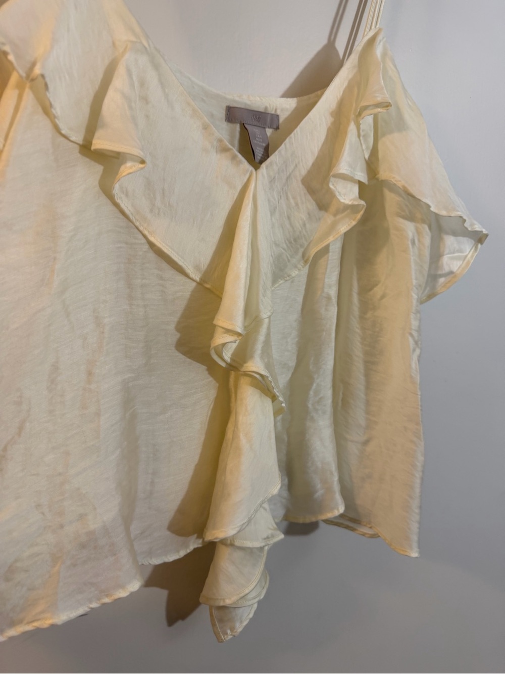 H&M Cream Ruffle Tank Top - Picture 3 of 3